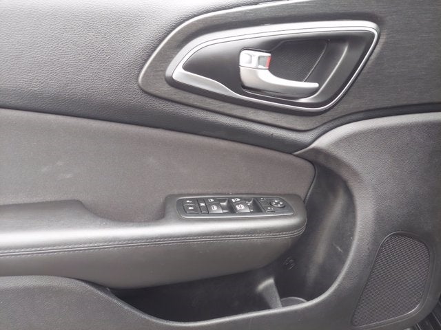 2016 Chrysler 200 Limited FWD