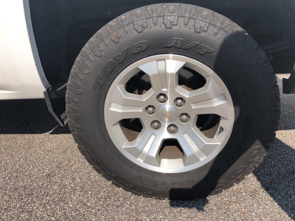 2018 Chevrolet Silverado LT 3GCUKREC2JG355378