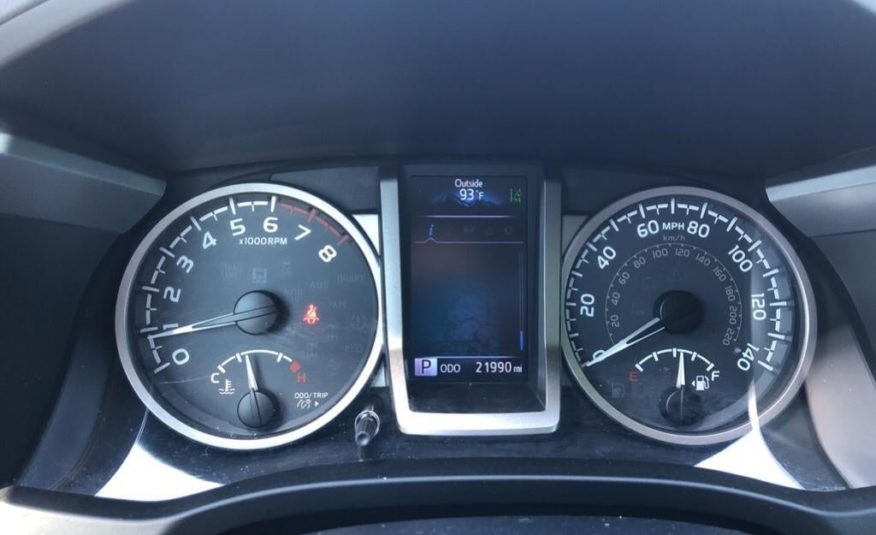 2018 Toyota Tacoma SR5 3TMAZ5CN9JM058105