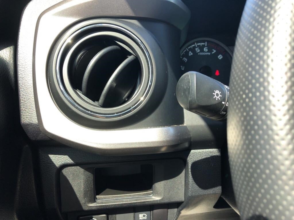 2018 Toyota Tacoma SR5 3TMAZ5CN9JM058105