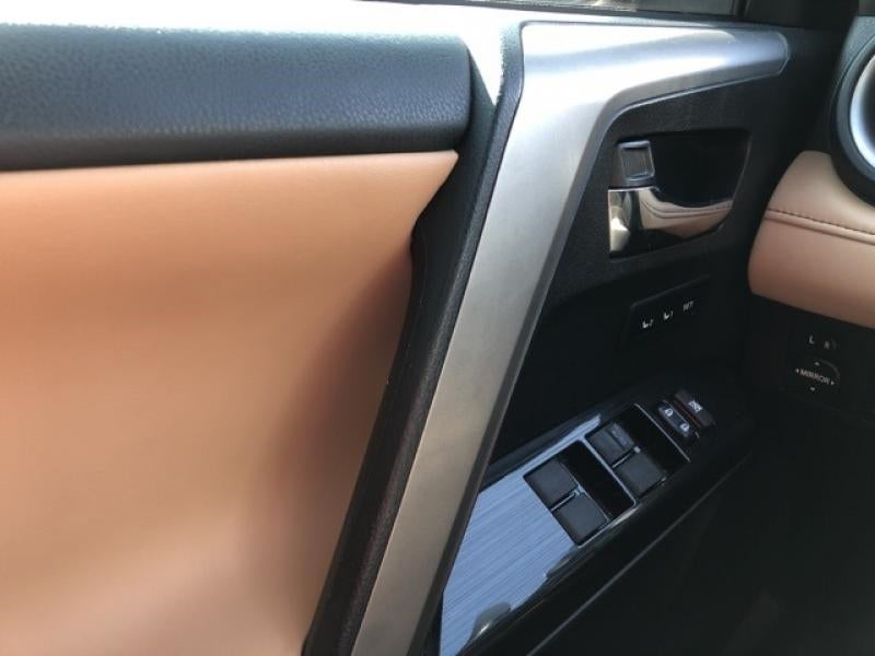 2017 Toyota RAV4 Limited 2T3YFREV4HW358090