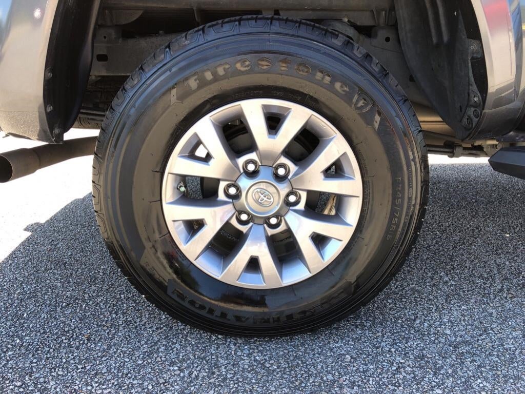 2018 Toyota Tacoma SR5 3TMAZ5CN9JM058105